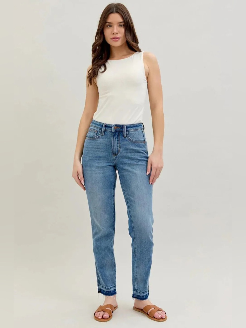Judy Blue “Boyfriend Fit” Mid Rise Rigid Magic Released Hem Jeans Size 11